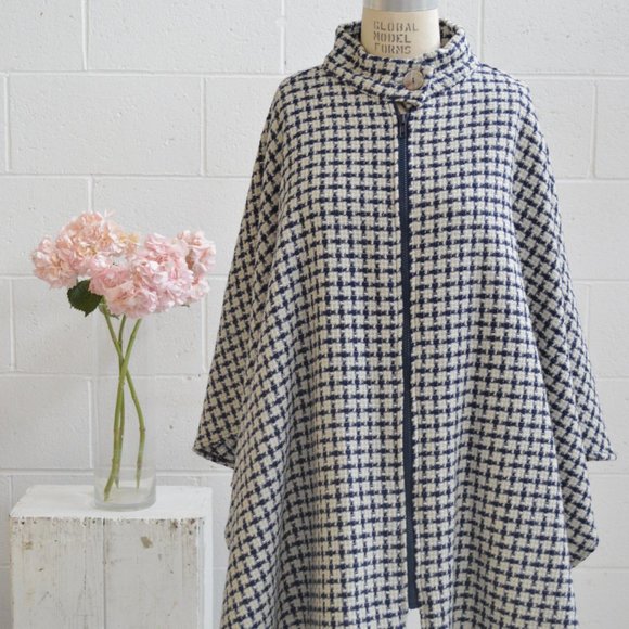 vintage checkered wool cape with purple lining - Picture 3 of 10